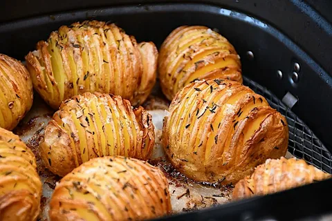 Batata Hasselback na Airfryer: o passo a passo mais crocante e fácil