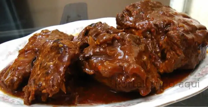 Carne de panela de pressão super macia (molho rico e sabor de casa)