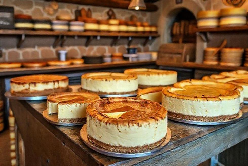 História Fascinante da Cheesecake Basca