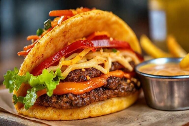 Close-up de um Smash Taco de Big Mac.