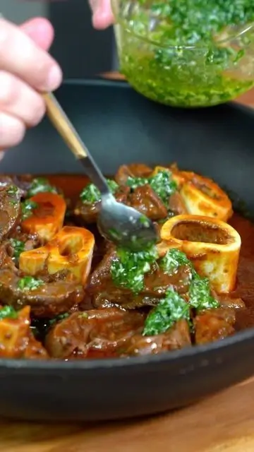 Ossobuco clássico com gremolata (braseado, suculento)